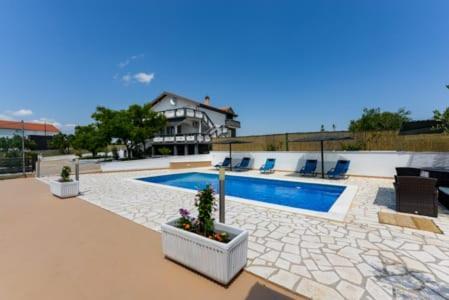Ferienhaus Luka Donje Rastane Exterior foto